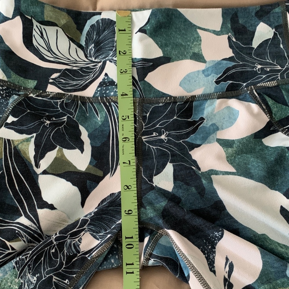 Athleta Green And Black Leaf Pattern Leggings - image 4